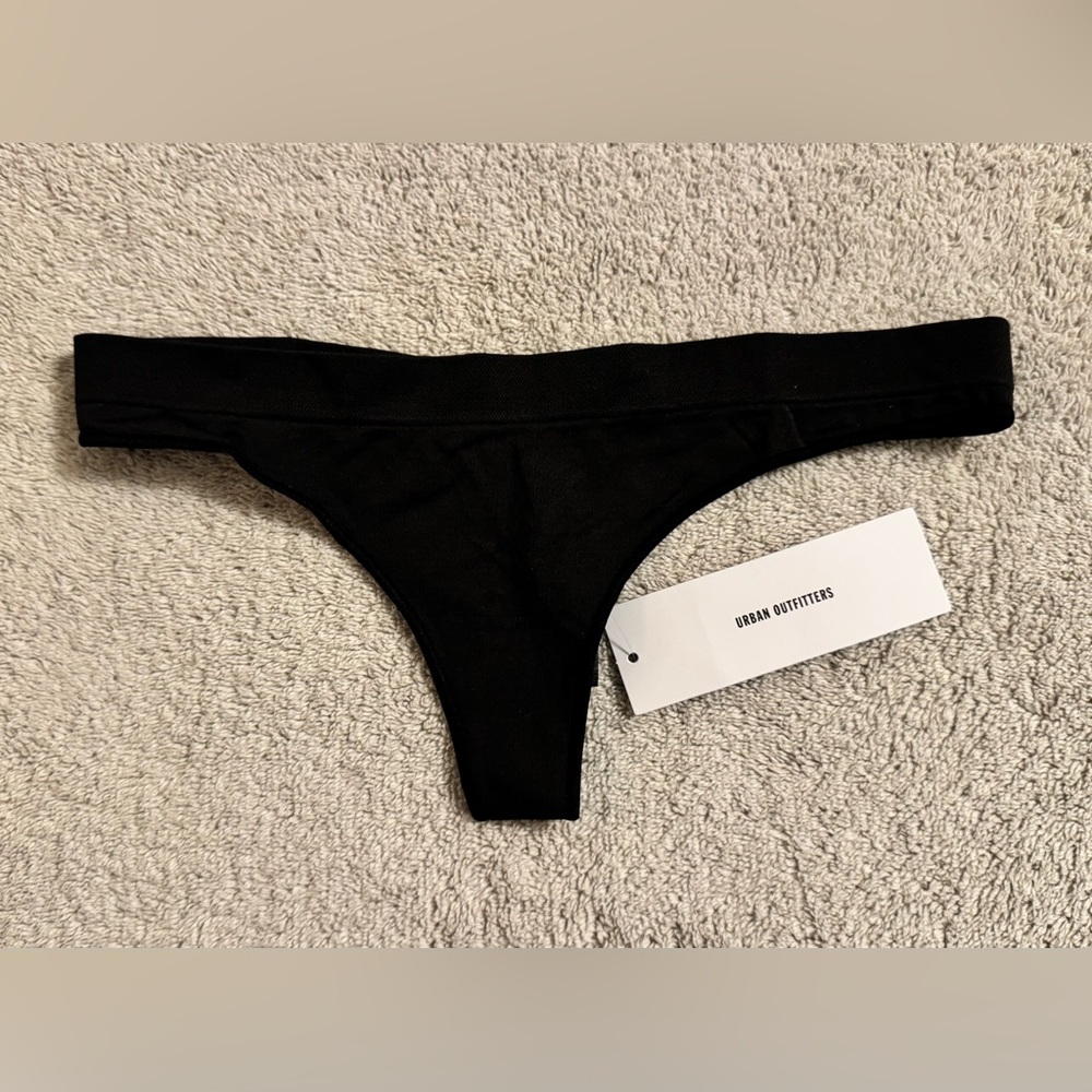 Urban Outfitters - Out From Under - Minimal Seamless Knit Thong - XS - Picture 10 of 12